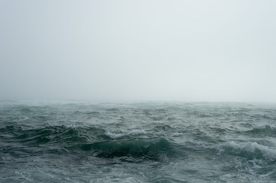 harsh-ocean-illustrates-review-where-the-world-ends-geraldine mccaughrean